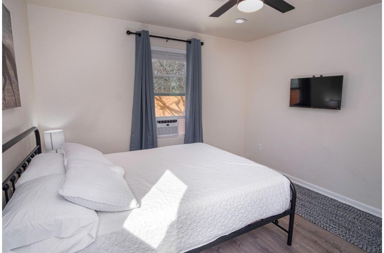 Adorable 2Br Guesthouse Close To Riverwalk And Dt San Antonio Bilik gambar