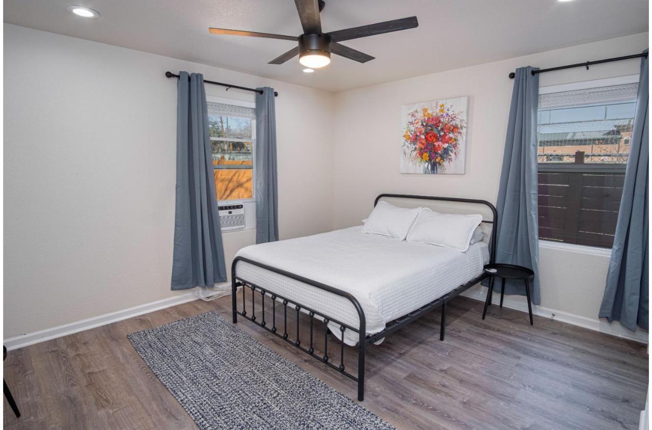Adorable 2Br Guesthouse Close To Riverwalk And Dt San Antonio Bilik gambar
